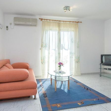 Two-Bedroom Apartment in Supetar Buitenkant foto